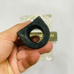 Cao su ốp cân bằng sau Toyota Land Cruiser FZJ 100, FZJ 105 đời 1998 - 2007. Hàng cao cấp . Mã 48815-60150,  4881560150