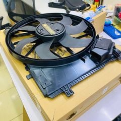 Cụm lồng quạt két nước W176 A45, W117 CLA45, X218 CLS 400 CLS 500, W212 E400, E500, E63, X156 GLA45, R231 SL 65, SL400, SL 500, R172 SLK 55. Hàng thương hiệu China công suất 850W đặt hàng 6 - 8 ngày. Mã A2129061002, A2125000493, A2129067901 ( 1 cái )