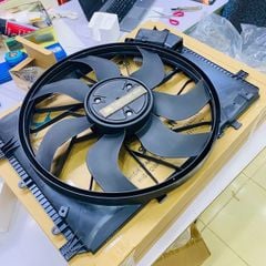 Cụm lồng quạt két nước W176 A45, W117 CLA45, X218 CLS 400 CLS 500, W212 E400, E500, E63, X156 GLA45, R231 SL 65, SL400, SL 500, R172 SLK 55. Hàng thương hiệu China công suất 850W đặt hàng 6 - 8 ngày. Mã A2129061002, A2125000493, A2129067901 ( 1 cái )