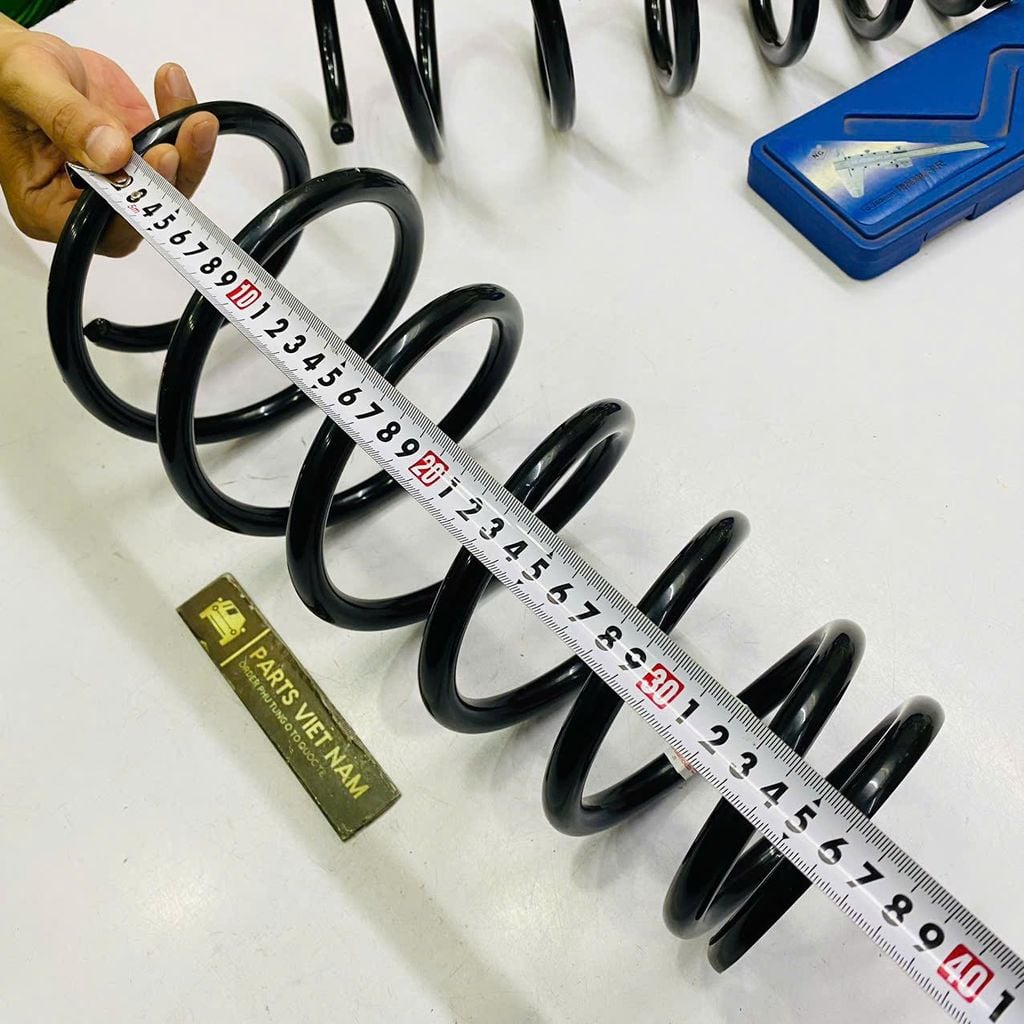 Lò xo giảm xóc sau hay phuộc nhún sau Toyota Camry ACV30, ACV40, ACV41, GSV40, MCV30 đời 2003 - 2012. Hàng cao cấp. Mã 4823106390, 48231-06390 ( 1 cái )