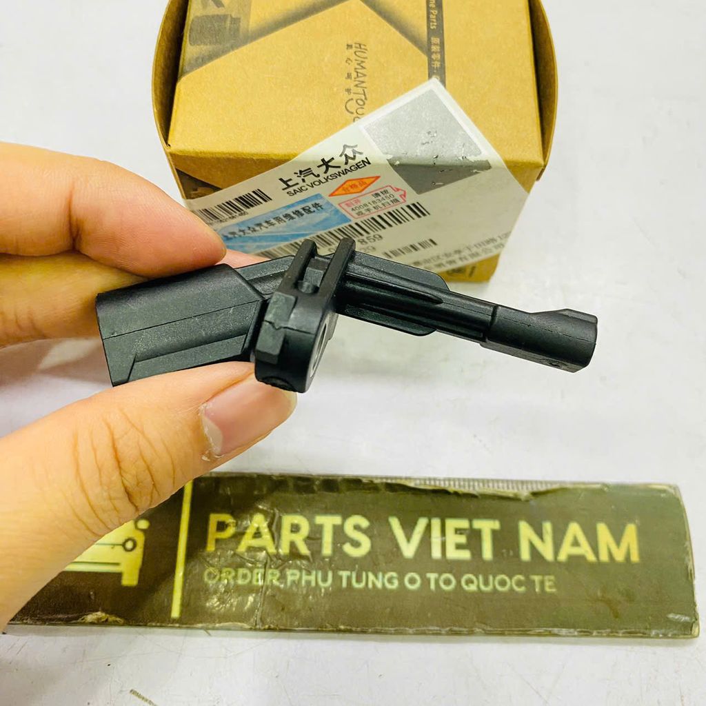 Cảm biến ABS bánh trước trái Volkswagen: Passat B6, B7, CC, Golf MK5, MK6, Jetta, Tiguan, Scirocco, Audi: A3, TT, Q3, Q7, Skoda: Octavia, Superb, Seat: Leon, Altea. Hàng xịn Faw Volkswagen China. WHT003859, WHT003859A, WHT003859B, WHT003859C, 1K0927807