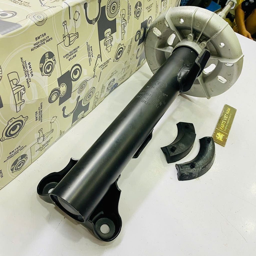 Giảm xóc trước hay phuộc nhún trước Mercedes W203 C180, C209 CLK200, CLK240, CLK280, CLK320 đời 2000 - 2009. Hàng Bmtsr. Mã A2033201330, A2033206530