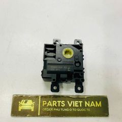 Mô tơ điều khiển hay chia gió điều hòa Toyota, Camry, Rav4, C-HR và Lexus ES 250, ES 300, ES 350, NX 200, RX 350 đời 2015 - 2023. Xuất xứ OEM Denso thông số 12V 0T1. Mã 063800-2031, 87106-48200, 87106-48240.