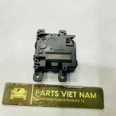 Mô tơ điều khiển hay chia gió điều hòa Toyota, Camry, Rav4, C-HR và Lexus ES 250, ES 300, ES 350, NX 200, RX 350 đời 2015 - 2023. Xuất xứ OEM Denso thông số 12V 0T1. Mã 063800-2031, 87106-48200, 87106-48240.