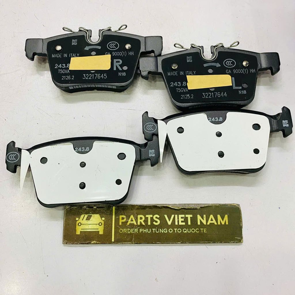 Má phanh sau hay bố thắng sau Volvo XC40, XC60, XC90, V60, S60, V90, S90 đời 2017 - 2025. Hàng cao cấp bảo hành không mạt không zít. Mã 32287446, 32287447, 32379535