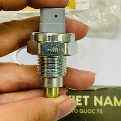 Công tắc đèn lùi (báo lùi hoặc số lùi) Toyota Corolla 4A, Camry 3S, 5S, Hilux, 4Runner, Tundra, FJ Cruiser, Innova, Fortuner, Hilux, Haice đời 1997 - 2016. Hàng OEM. Mã 84210-04010, 8421004010