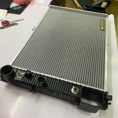 Két nước làm mát động cơ Mercedes S-Class W221 S350, S400, S450, CL-Class C216 CL 600, CL 63. Đời 2005 - 2013. Hàng OEM Behr. Mã A2215002603, A2215003103, A2215000503, A2215000203, A2215000003