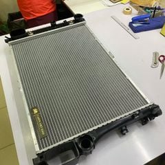 Két nước làm mát động cơ Mercedes S-Class W221 S350, S400, S450, CL-Class C216 CL 600, CL 63. Đời 2005 - 2013. Hàng OEM Behr. Mã A2215002603, A2215003103, A2215000503, A2215000203, A2215000003