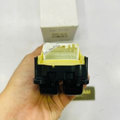 Công tắc lên kính tổng cửa trước trái Lexus RX330, RX350, RX400h, GX470, Toyota Land Cruiser Prado J120. Đời 2002 - 2010. Hàng OEM. Mã 84040-48140, 84040-60050, 84040-60051, 84040-60052, 84040-60053