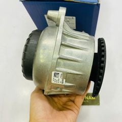 Cao su chân máy trái Mercedes C-Class W205 C200, C250, C300, C350, W213 E200 E250 động cơ M274 đời 2015 - 2018. Hàng Lemforder. Mã 2052400200, A2052406217, 3952101