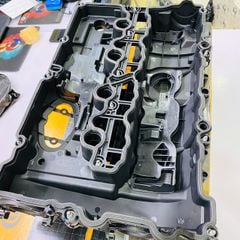 Nắp che dàn ( giàn) cò động cơ hay dàn cam BMW F30, F31 320i, 330i, G30 530i, G11 730i, 740 Le, X1, X2, X3, X4, MINI Cooper động cơ B48, B46 đời 2014 - 2021. Hàng OEM Continatel. Mã 11127611278, 11128605598