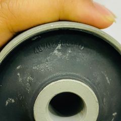 Cao su thanh giằng dọc sau phía dưới thanh dài Toyota Land Cruiser, Lexus LX570. Đời 2007 - 2025. Hàng OEM. Mã 48702-60140, 48720-60070, 48740-60070 ( 1 xe 4 quả đơn giá 1 quả )