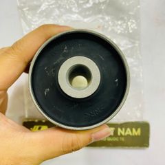 Cao su thanh giằng dọc sau phía dưới thanh dài Toyota Land Cruiser, Lexus LX570. Đời 2007 - 2025. Hàng OEM. Mã 48702-60140, 48720-60070, 48740-60070 ( 1 xe 4 quả đơn giá 1 quả )