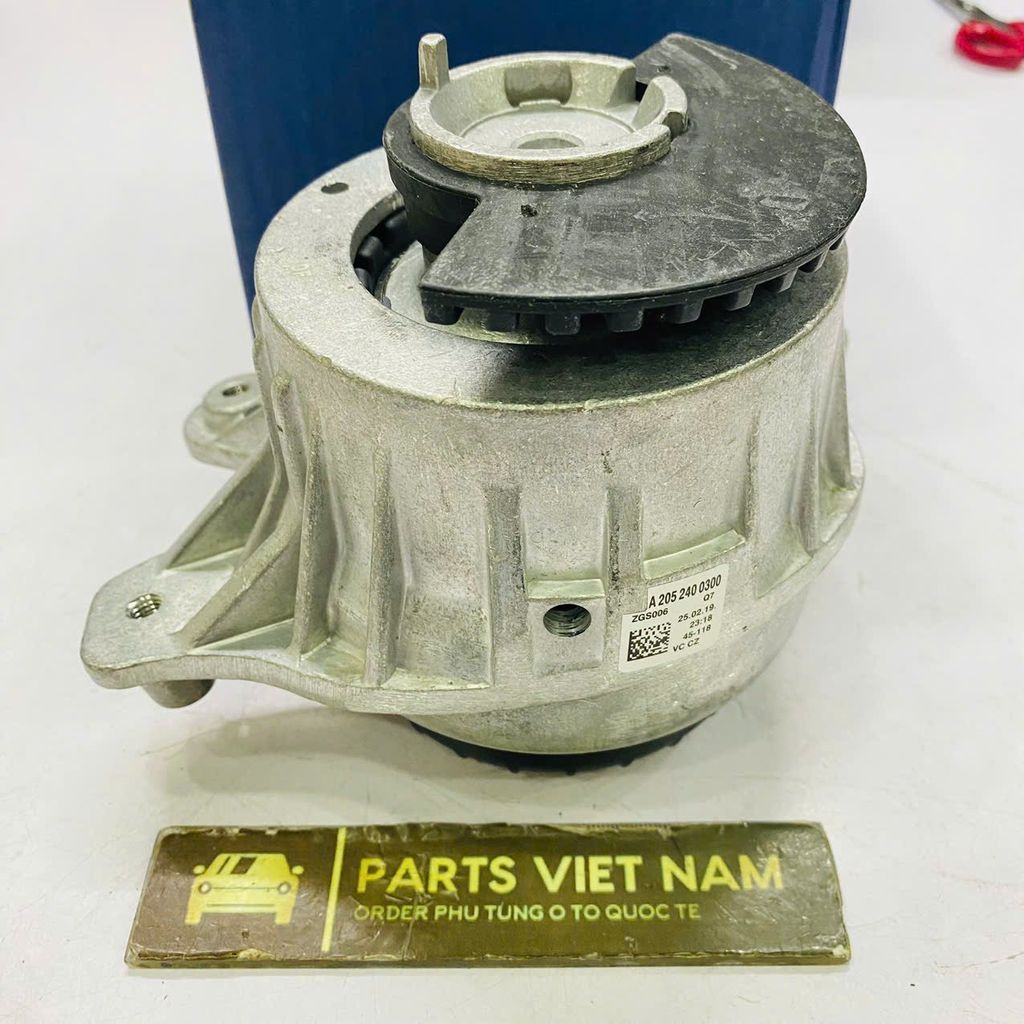 Cao su chân máy bên phải Mercedes C-Class W205 C200, C250, C300, C350 động cơ M274, M274 Đời 2013 -2024. Hàng Lemfoder. Mã A2052406317, A2052400300, 3952201