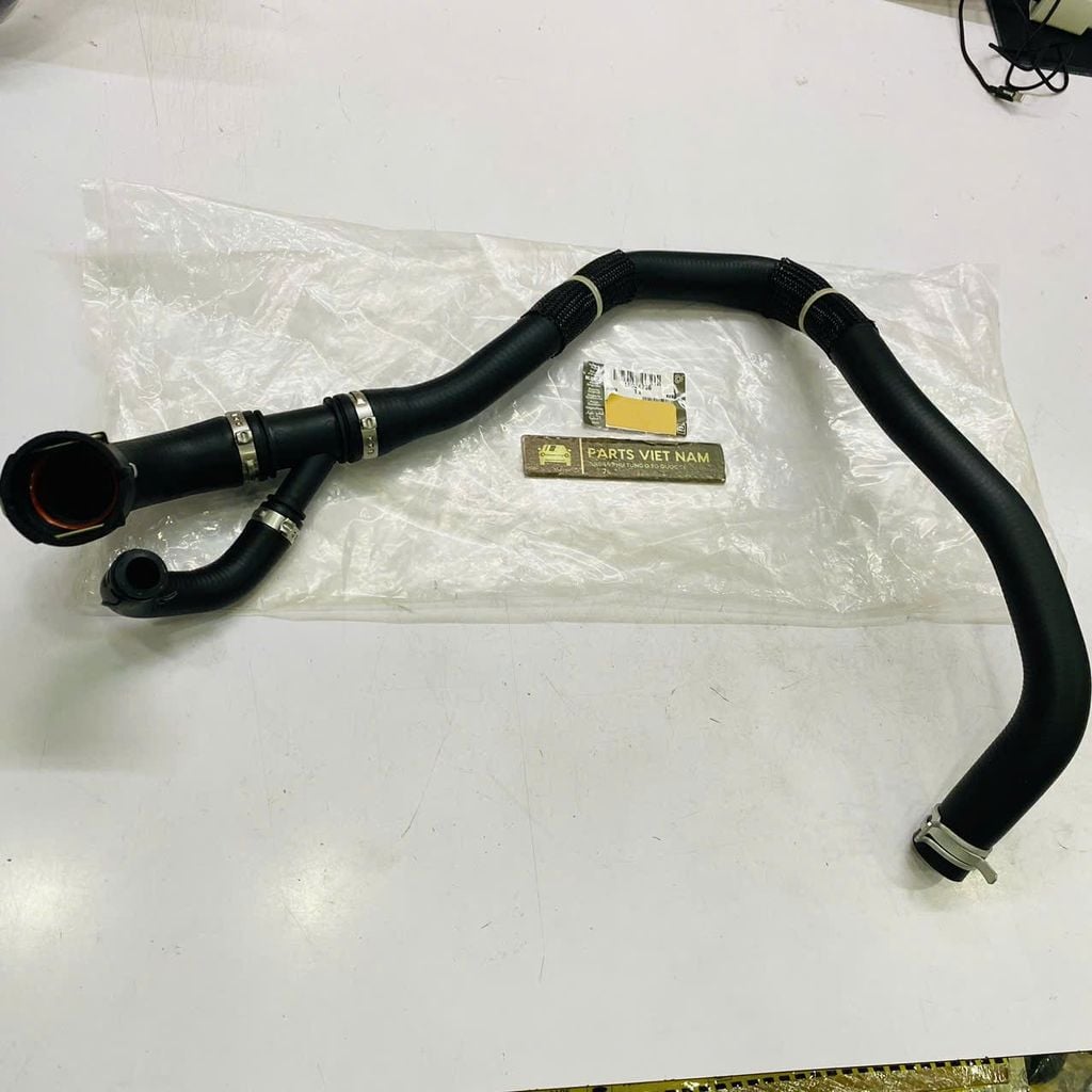Ống nước hồi turbo Land Rover Freelander 2, Range Rover Evoque. Đời 2011 - 2019. Hàng OEM. Mã LR024236, BJ328286EB