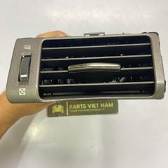 Cụm cửa gió điều hòa trung tâm ở giữa táp lô bên phải Lexus LX570. Đời 2007 - 2015. Hàng xịn tháo xe còn 90% mầu nâu sáng đặt 5 - 7 ngày. Mã 55680-60140. 5568060140