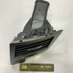 Cụm cửa gió điều hòa trung tâm ở giữa táp lô bên phải Lexus LX570. Đời 2007 - 2015. Hàng xịn tháo xe còn 90% mầu nâu sáng đặt 5 - 7 ngày. Mã 55680-60140. 5568060140