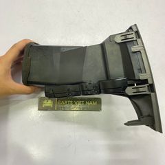 Cụm cửa gió điều hòa trung tâm ở giữa táp lô bên phải Lexus LX570. Đời 2007 - 2015. Hàng xịn tháo xe còn 90% mầu nâu sáng đặt 5 - 7 ngày. Mã 55680-60140. 5568060140