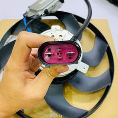 Cụm quạt tản nhiệt két nước bên trái ( quạt nhỏ ) Audi Q7 (2006-2015), Porsche Cayenne (2002-2010), Volkswagen Touareg (2002-2010). Hàng Berh cánh dài 29. Mã 7L0959455F, 7L0959455C, 95562413401, 95562413400, 95562413401, 95562414500, 95562414600