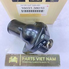 Cụm ống nước vào kèm van hằng nhiệt Lexus IS, GS, LS460, LS600h, LX570, Toyota Land Cruiser, Tundra. Động cơ V8 1UR, 2UR, 3UR. Hàng OEM Japan. Mã 16031-38010, 1603138010