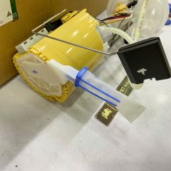 Cụm bơm xăng (bơm nhiên liệu) trên động cơ Land Rover Discovery Sport, Range Rover Evoque đời 2015 trở 2024. Hàng Land Rover xịn China. dùng cho động cơ 2.0L xăng Si4. Mã LR065349, FK729H307BB