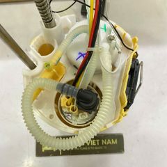 Cụm bơm xăng (bơm nhiên liệu) trên động cơ Land Rover Discovery Sport, Range Rover Evoque đời 2015 trở 2024. Hàng Land Rover xịn China. dùng cho động cơ 2.0L xăng Si4. Mã LR065349, FK729H307BB