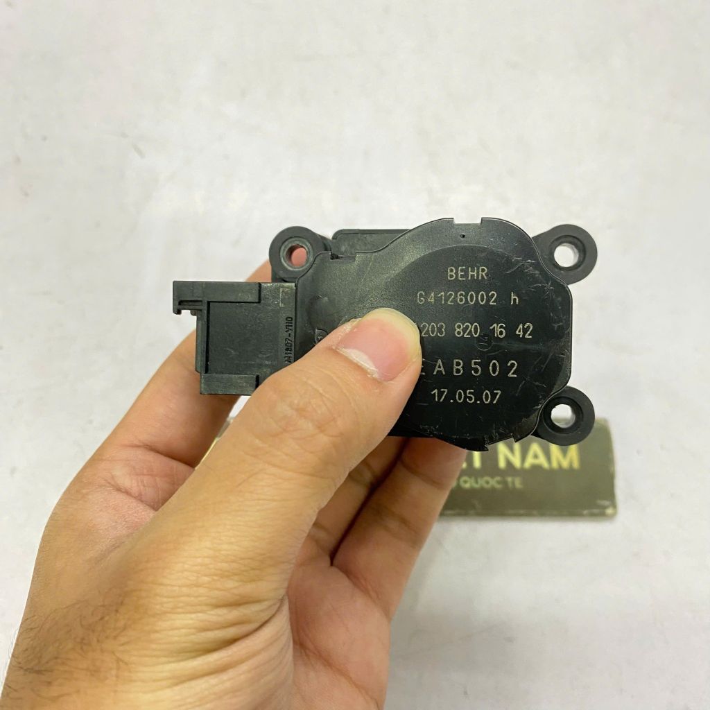 Mô tơ chỉnh hướng gió điều hòa Mercedes Benz C W203, CLK C209, G W463, E W211, ML W163, S W220 Class. Đời 1997 - 2012. Hàng Berh xịn. Mã A2038201642