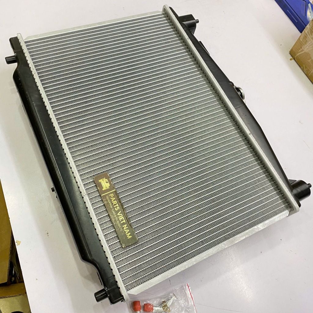 Két nước làm mát động cơ Mazda 2 đời 2007 - 2014. Hàng Taiwan tiêu chuẩn có số sàn và số tựng động. Mã Z681-15-20YA AT, Z668-15-20Y MT