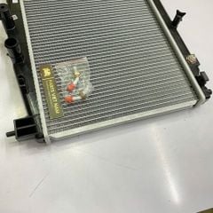 Két nước làm mát động cơ Mazda 2 đời 2007 - 2014. Hàng Taiwan tiêu chuẩn có số sàn và số tựng động. Mã Z681-15-20YA AT, Z668-15-20Y MT