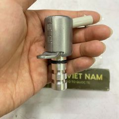 Van điện từ điều khiển dầu, van biến thiên VVT Solenoid vị trí đáy Carter dầu cho Audi A3, A4, Q5, Q7 và Volkswagen Jetta, Golf, Passat, Tiguan đời 2013 - 2023, động cơ 1.8L / 2.0L TSI/TFSI. Hàng Faw xịn. Mã 06K115243A
