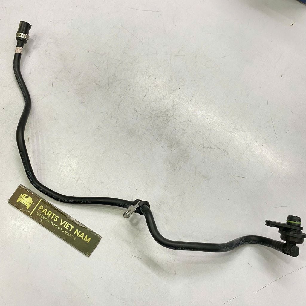Ống thông hơi nắp dàn cam Mercedes M274 GLC300 (X253), C250 (W205), E300 (W213). Hàng xịn Mã oem A2740189600