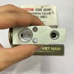 Van tiết lưu giàn lạnh, van giãn nở điều hòa Toyota Land Cruiser FZJ80, FZJ100, Hiace 2KD, Lexus LX450, LX470 đời 1995 - 2011. Hàng Denso. Mã 447500-9052, 447500-0031, 88515-20100, 88515-22240