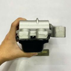 Chân hộp số sàn, cao su chân hộp số MT cho xe Audi, Volkswagen, Skoda, Seat A3, Q3, Golf, Jetta, Passat, Tiguan, Octavia, Leon đời 2003 - 2019. Hàng OEM China đặt hàng 6 - 8 ngày. Mã 1K0199555, 1K0199555L, 3C0199555Q