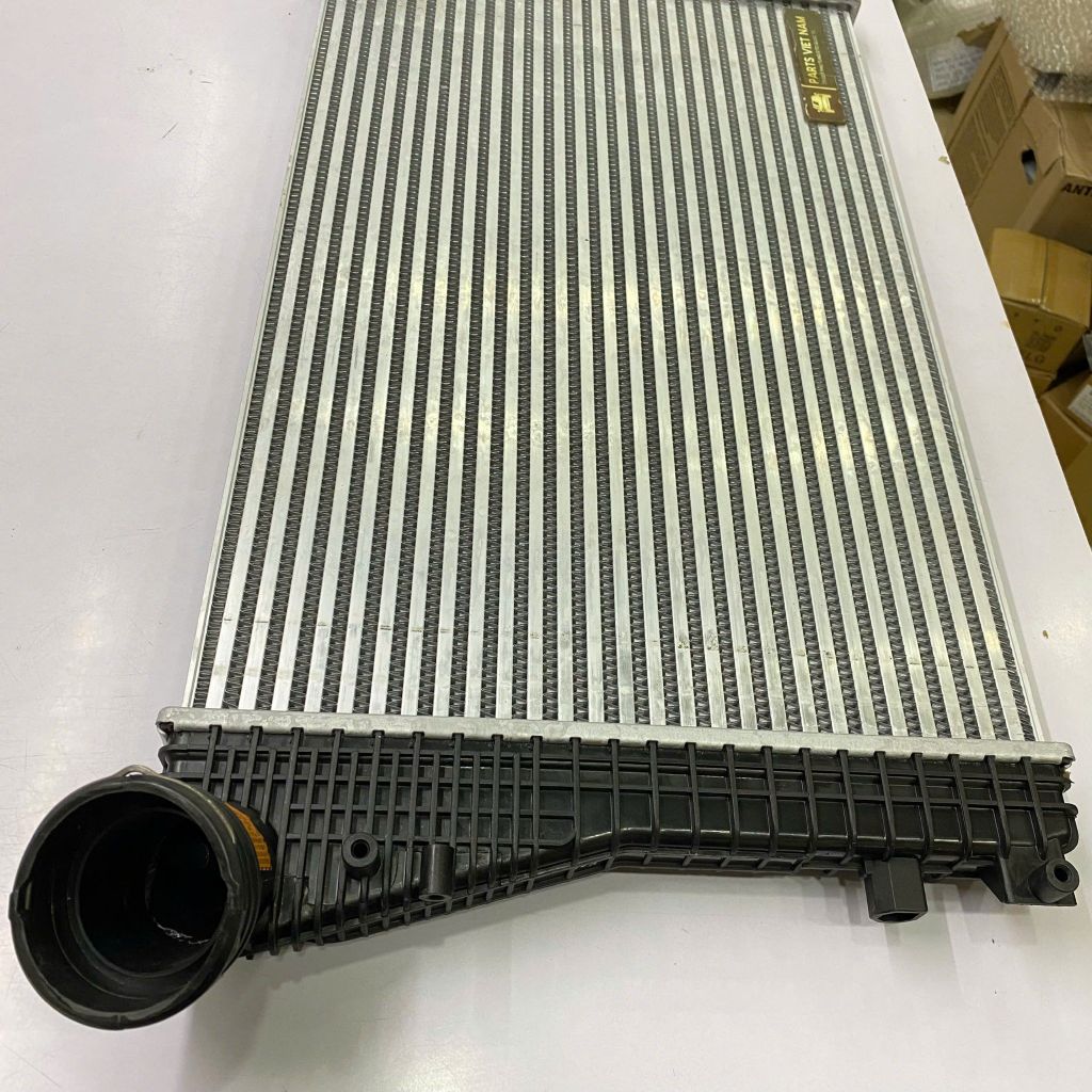 Két giải nhiệt turbo, két làm mát khí nạp phía trước xe Volkswagen Beetle, Golf, Jetta, Passat, Scirocco, Tiguan, Audi A3, Skoda, đời 2004 - 2017. Hàng Oem China. Động cơ 1.4TSI, 2.0TSI, 1.6TDI, 2.0TDI. Mã 1K0145803AS, 1K0145803BM, 5C0145803A