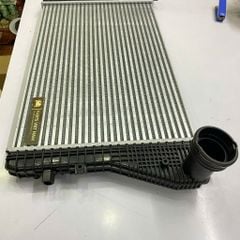 Két giải nhiệt turbo, két làm mát khí nạp phía trước xe Volkswagen Beetle, Golf, Jetta, Passat, Scirocco, Tiguan, Audi A3, Skoda, đời 2004 - 2017. Hàng Oem China. Động cơ 1.4TSI, 2.0TSI, 1.6TDI, 2.0TDI. Mã 1K0145803AS, 1K0145803BM, 5C0145803A