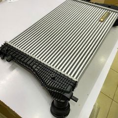 Két giải nhiệt turbo, két làm mát khí nạp phía trước xe Volkswagen Beetle, Golf, Jetta, Passat, Scirocco, Tiguan, Audi A3, Skoda, đời 2004 - 2017. Hàng Oem China. Động cơ 1.4TSI, 2.0TSI, 1.6TDI, 2.0TDI. Mã 1K0145803AS, 1K0145803BM, 5C0145803A