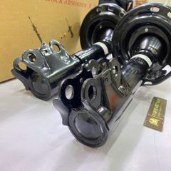 Giảm xóc trước, phuộc nhún trước Toyota Sienna LE 3.5L đời 2011 - 2016. Hàng Showa Japan thay 1 đôi bảo hành 12 tháng. Động cơ: 2GR-FE. Mã: Phải 48510-A9890, Trái 48520-09S70 ( 1 cái )