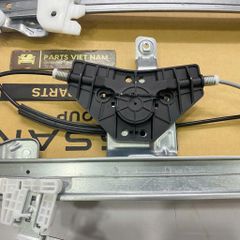 Cơ cấu nâng hạ kính, compa nâng hạ kính cửa trước trái và phải cho Infiniti QX60, JX35, Nissan Pathfinder đời 2013 - 2021. Hàng Dongfeng thay thế chất lượng cao. Mã 807213JA0A (LH), 807203JA0A (RH) ( 1 cái )