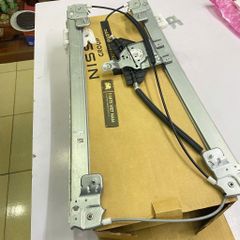 Cơ cấu nâng hạ kính, compa nâng hạ kính cửa trước trái và phải cho Infiniti QX60, JX35, Nissan Pathfinder đời 2013 - 2021. Hàng Dongfeng thay thế chất lượng cao. Mã 807213JA0A (LH), 807203JA0A (RH) ( 1 cái )