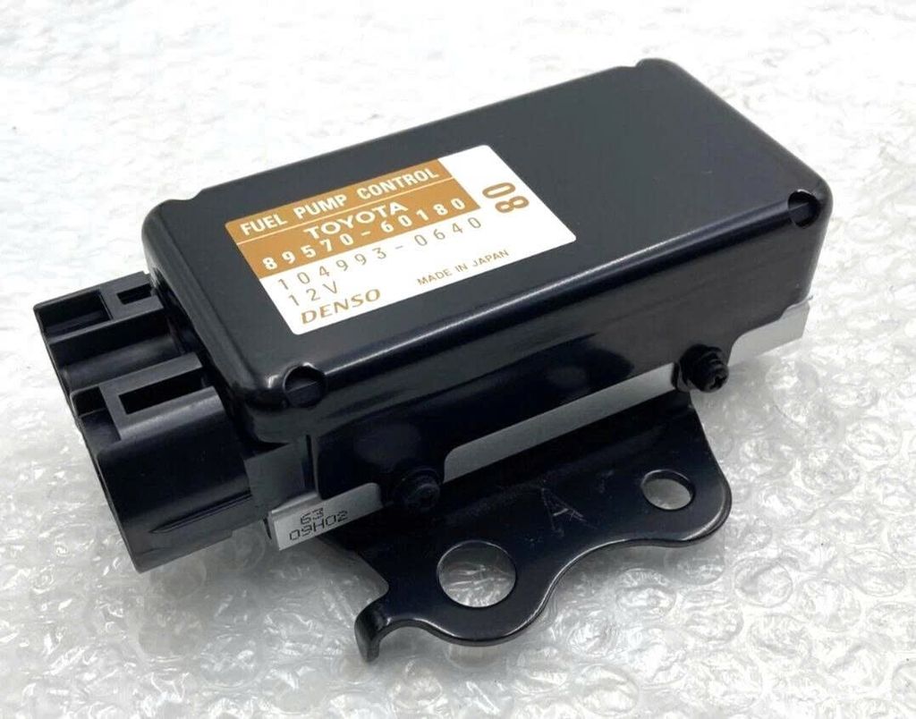 Hộp điều khiển bơm xăng, mô-đun bơm nhiên liệu lắp trên khung gầm Lexus GX460 (URJ150) đời 2010 - 2020. Hàng chính hãng Toyota đặt 12 - 15 ngày. Động cơ 4.6L V8 1UR-FE. Mã 89570-60180, 8957060180