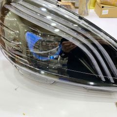 Đèn pha, cụm đèn pha trước xe mercedes C class W204 C180, C200, C250, C300 đời 2008 - 2011. Hàng độ nâng cấp kiểu maybach, thay thế cho đèn halogen và xenon đặt 12 ngày. Mã A2048200159, A2048200259, A2048202959, A2048203059 ( 1 đôi )