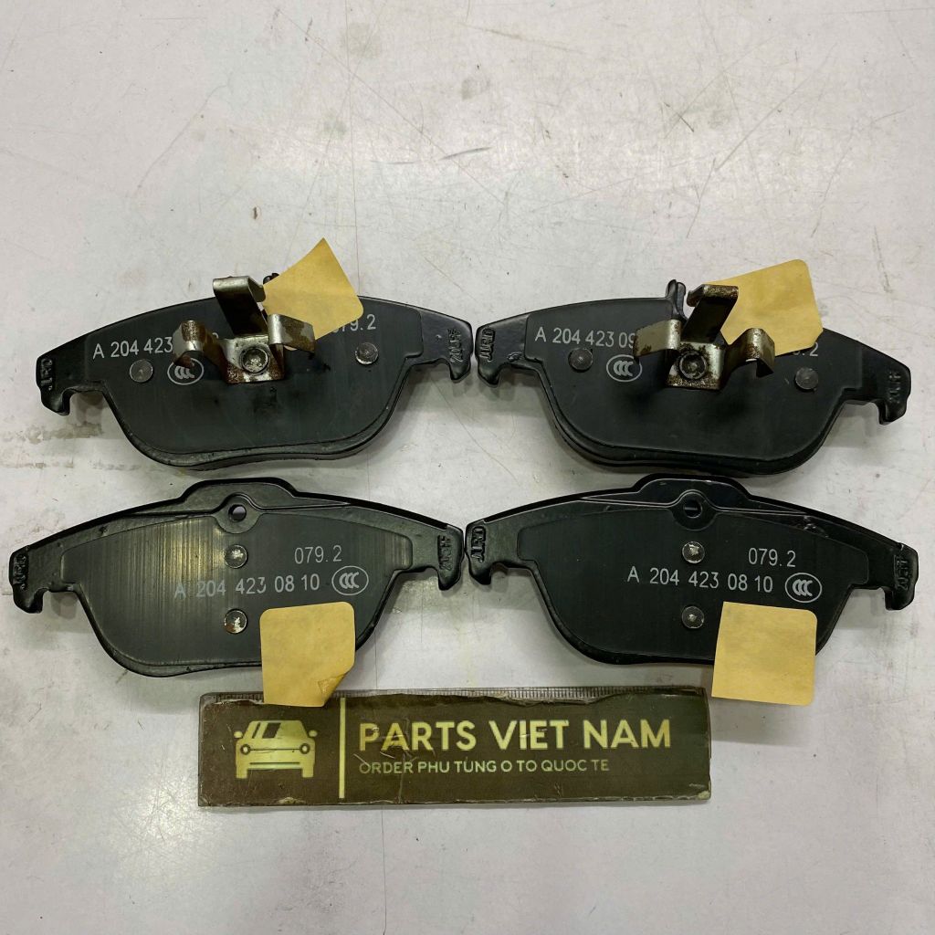 Má phanh sau, bố thắng sau cho xe Mercedes C-class W204, E-class W212 (Sedan), E-class C207 (Coupe/Cabrio), SLK R172 C180, C200, C250, E200, E250, SLK200 đời 2007 - 2017. Hàng thay thế chất lượng cao. Mã A0054200720, A0064201820, A0074205920, A0084201620