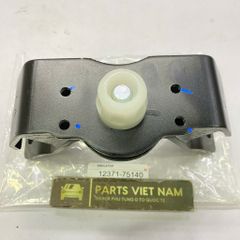 Cao su chân hộp số, chân máy sau Toyota Land Cruiser Prado (J120) 2.7L đời 2002 - 2009. Hàng OEM chất lượng cao, động cơ 2TR-FE. Mã 12371-75180 (Số tự động) như nhau 12371-75160 (Số sàn) (cái)