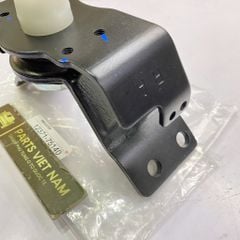 Cao su chân hộp số, chân máy sau Toyota Land Cruiser Prado (J120) 2.7L đời 2002 - 2009. Hàng OEM chất lượng cao, động cơ 2TR-FE. Mã 12371-75180 (Số tự động) như nhau 12371-75160 (Số sàn) (cái)