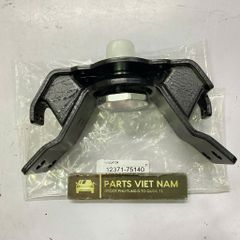 Cao su chân hộp số, chân máy sau Toyota Land Cruiser Prado (J120) 2.7L đời 2002 - 2009. Hàng OEM chất lượng cao, động cơ 2TR-FE. Mã 12371-75180 (Số tự động) như nhau 12371-75160 (Số sàn) (cái)
