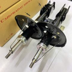 Giảm xóc sau, phuộc nhún sau Toyota Camry 2.2 SXV20 máy 5S đời 1997 - 2001. Hàng OEM Showa chất lượng cao. Mã Phải: 48530-39225, 48530-09070. Mã Trái: 48540-39175, 48540-09070 ( thay 1 đôi bảo hành 12 tháng ) ( giá 1 cây )