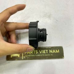 Nắp bình nước phụ Land Rover Range Rover Evoque đời 2012 - 2022, Discovery Sport đời 2015 - 2022, LR2 Freelander 2 đời 2008 - 2015. Hàng xịn Fomoco. Mã LR000243, 30680002, 31368311, 3M5H8100AD (cái)