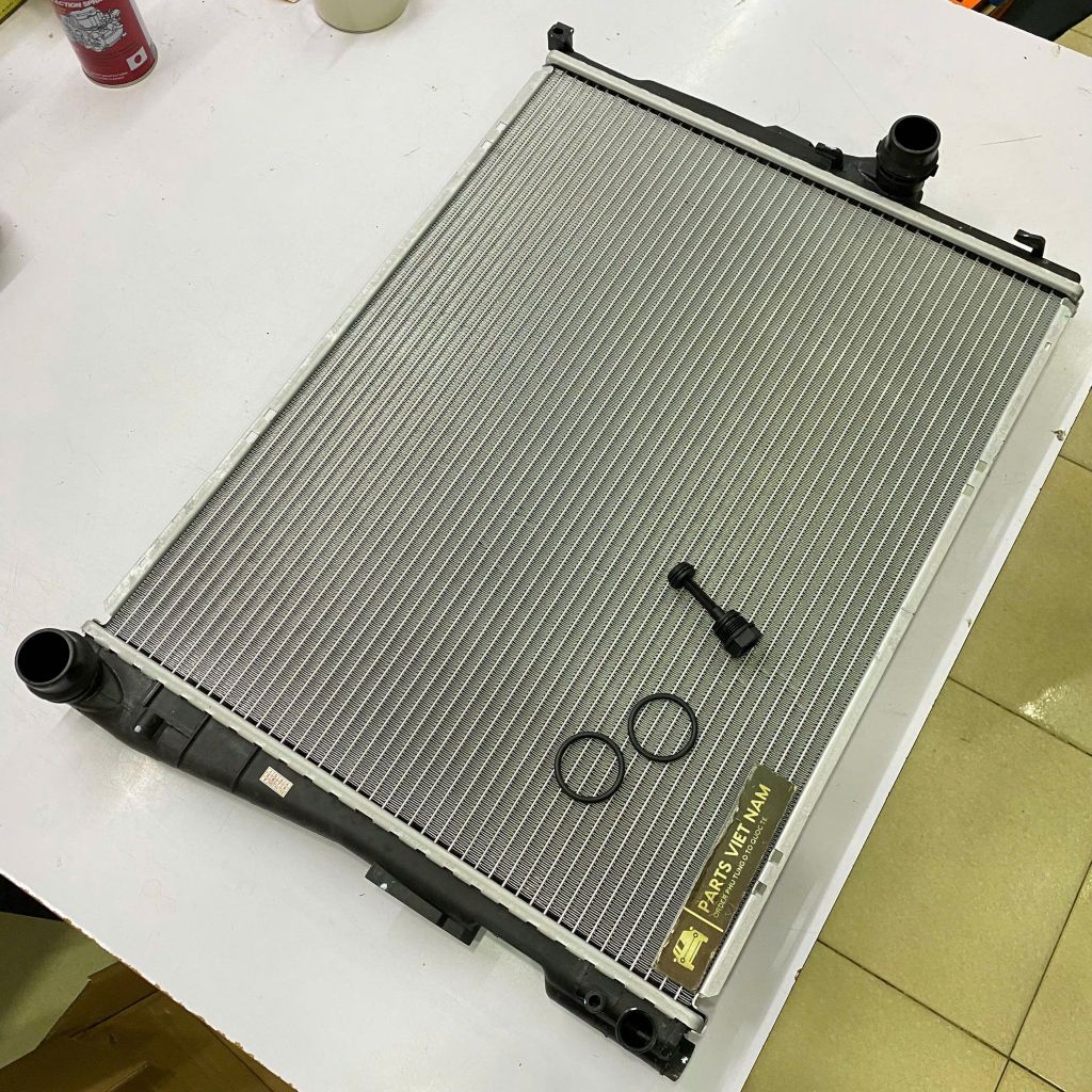 Két nước làm mát động cơ BMW 3 Series E46 316i, 318i đời 2001 - 2005 (bản facelift). Hàng Bmtsr, dùng cho xe số tự động (AT). Động cơ N42, N46. Mã 17119071518