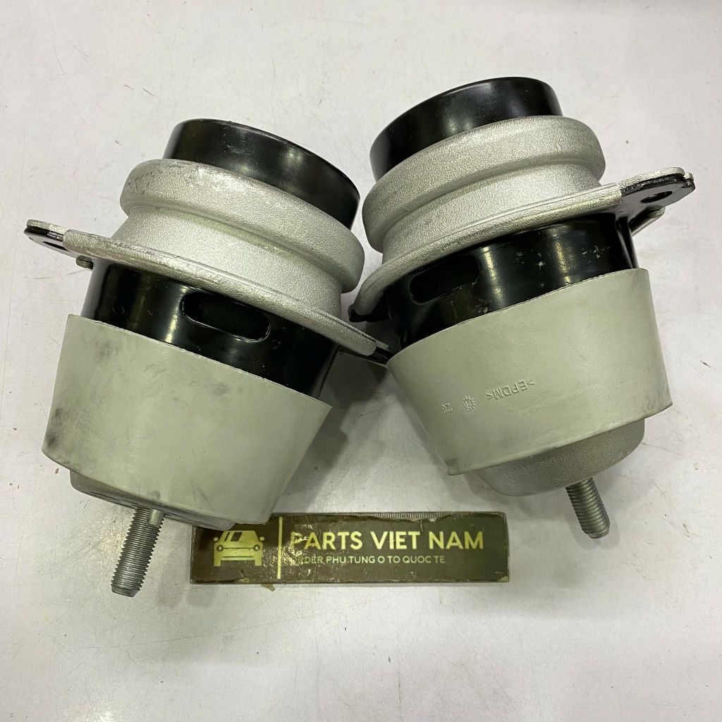 Chân máy, cao su chân máy phải và trái Audi Q7 đời 2010 - 2015. Hàng OEM Faw chất lượng cao, động cơ 3.0L V6 TFSI CJTB. Mã 7L8199131C, 7L8199131D, 7L8199131A ( 1 cái )