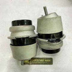 Chân máy, cao su chân máy phải và trái Audi Q7 đời 2010 - 2015. Hàng OEM Faw chất lượng cao, động cơ 3.0L V6 TFSI CJTB. Mã 7L8199131C, 7L8199131D, 7L8199131A ( 1 cái )